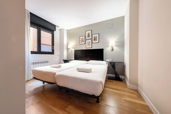 1 bedroom, iron/ironing board, WiFi, bed sheets - 1 bedroom apartment in Born with parking near the beach (Barcelona)