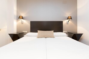 1 slaapkamer, een strijkplank/strijkijzer, wifi, beddengoed