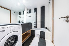 Hair dryer, towels, toilet paper - Central apart 1 room near beaches with parking (Barcelona)