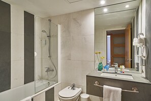 Haartrockner, Handtücher, Toilettenpapier
