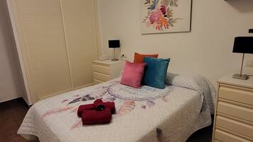 1 chambre, fer et planche à repasser, lit parapluie, Wi-Fi gratuit