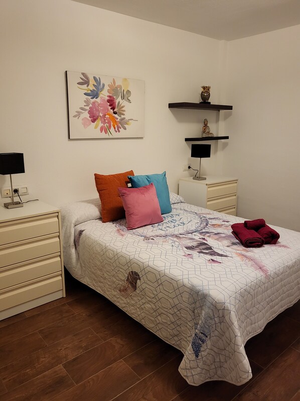 1 bedroom, iron/ironing board, travel crib, free WiFi - Beautiful low house with private naturist garden! (Vera)