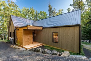 Exterior - 'Alfred Cottage - Unique residence between river and mountains in the Charlevoix (Petite-Rivière-Saint-François)