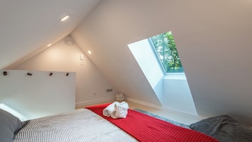 3 slaapkamers, een strijkplank/strijkijzer, reisbedje, gratis wifi