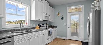 Sound Front, Pet Friendly House with Boat Lift (Dolphin Lookout)