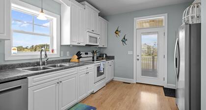 Sound Front, Pet Friendly House with Boat Lift (Dolphin Lookout)