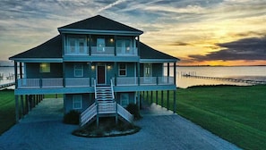 Exterior - Sound Front, Pet Friendly House with Boat Lift (Dolphin Lookout) (Gloucester)