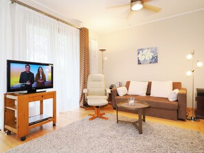 TV, DVD player, stereo - 1-room apartment with terrace (Seebad Heringsdorf)