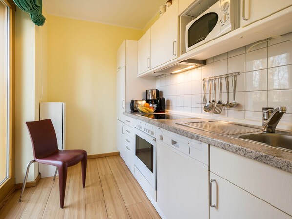 ميكروويف، فرن، موقد طهي مسطح، غسالة أطباق