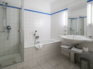 Douche, serviettes fournies