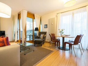 Fernseher, DVD-Player, Stereoanlage