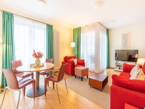 Fernseher, DVD-Player, Stereoanlage