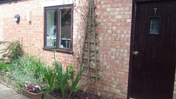 Exterior - The Crown Hotel (Swindon)