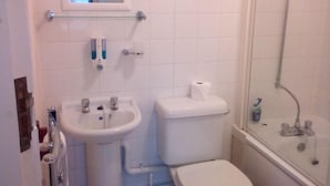 Basic Twin Room | Bathroom - The Crown Hotel (Swindon)