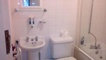Basic Twin Room | Bathroom