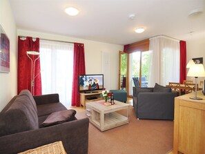 Fernseher, DVD-Player, Stereoanlage