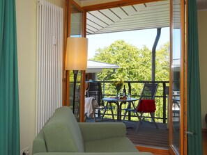 Fernseher, DVD-Player, Stereoanlage