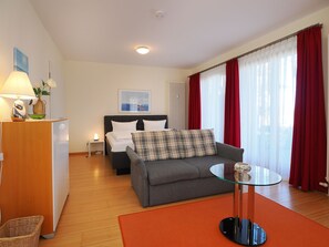 Fernseher, DVD-Player, Stereoanlage