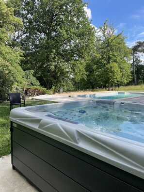 Bain à remous extérieur