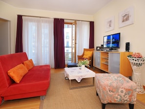 Fernseher, DVD-Player, Stereoanlage