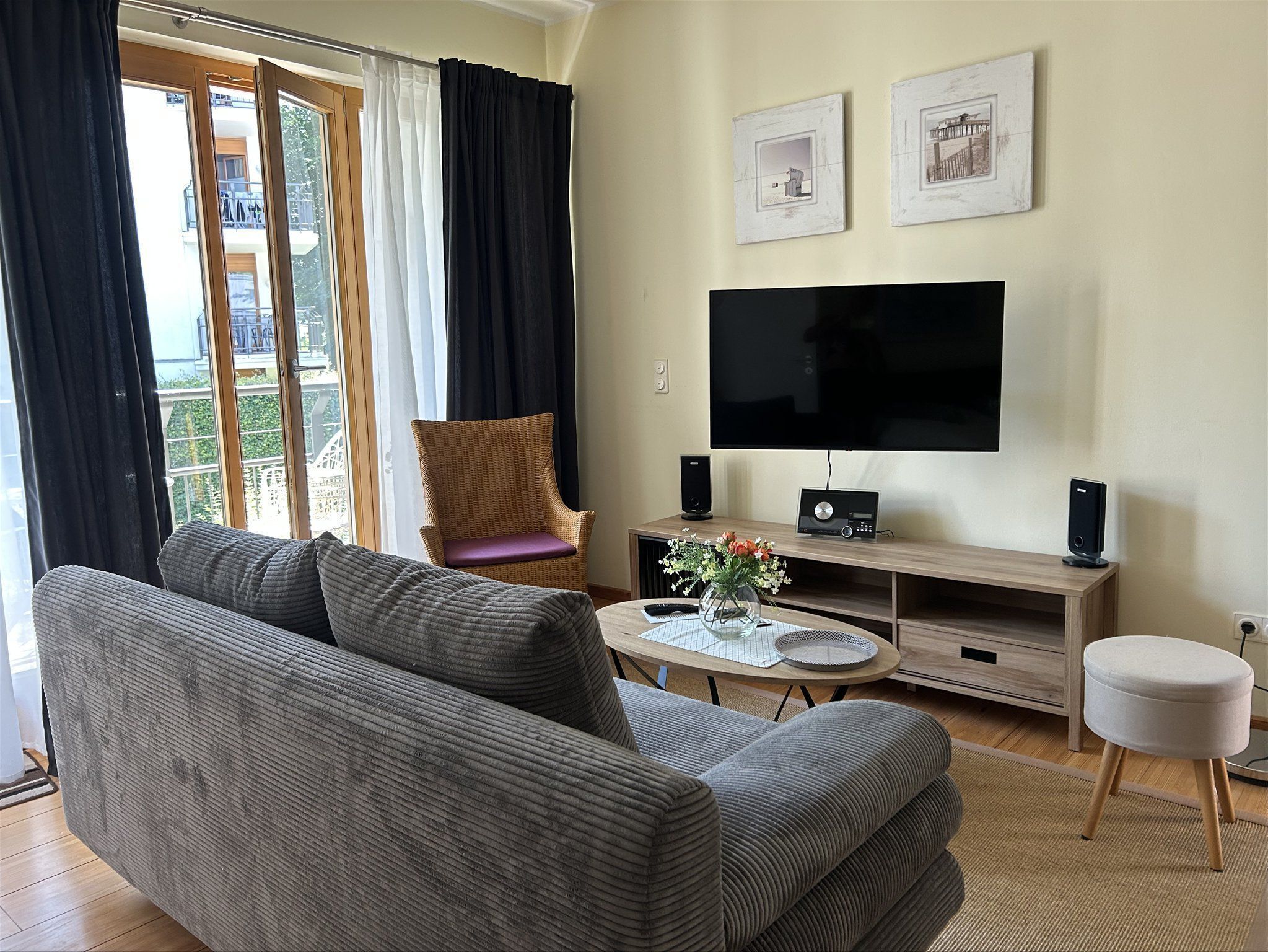 Télévision, lecteur de DVD, chaîne hi-fi