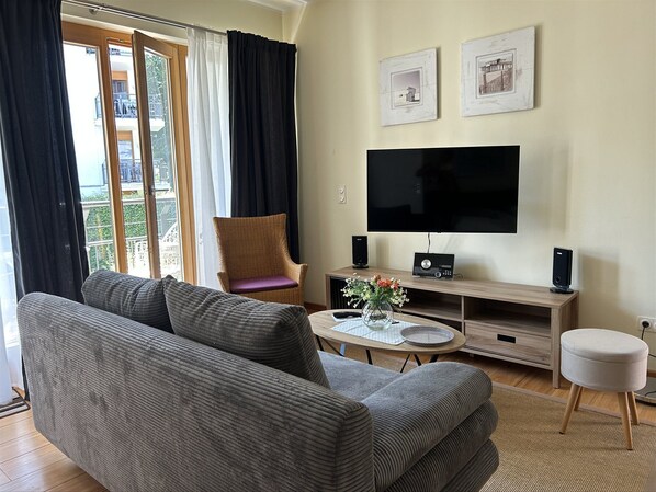 Fernseher, DVD-Player, Stereoanlage