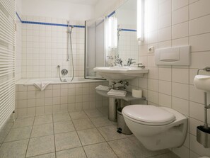 Kostenlose Toilettenartikel, Handtücher
