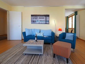 Fernseher, DVD-Player, Stereoanlage