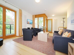TV, DVD player, stereo - Apartment with 2 bedrooms and balcony (Seebad Heringsdorf)
