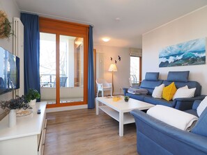 Fernseher, DVD-Player, Stereoanlage