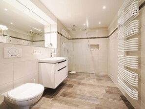 Suihku, ilmaiset hygieniatuotteet, pyyhkeet