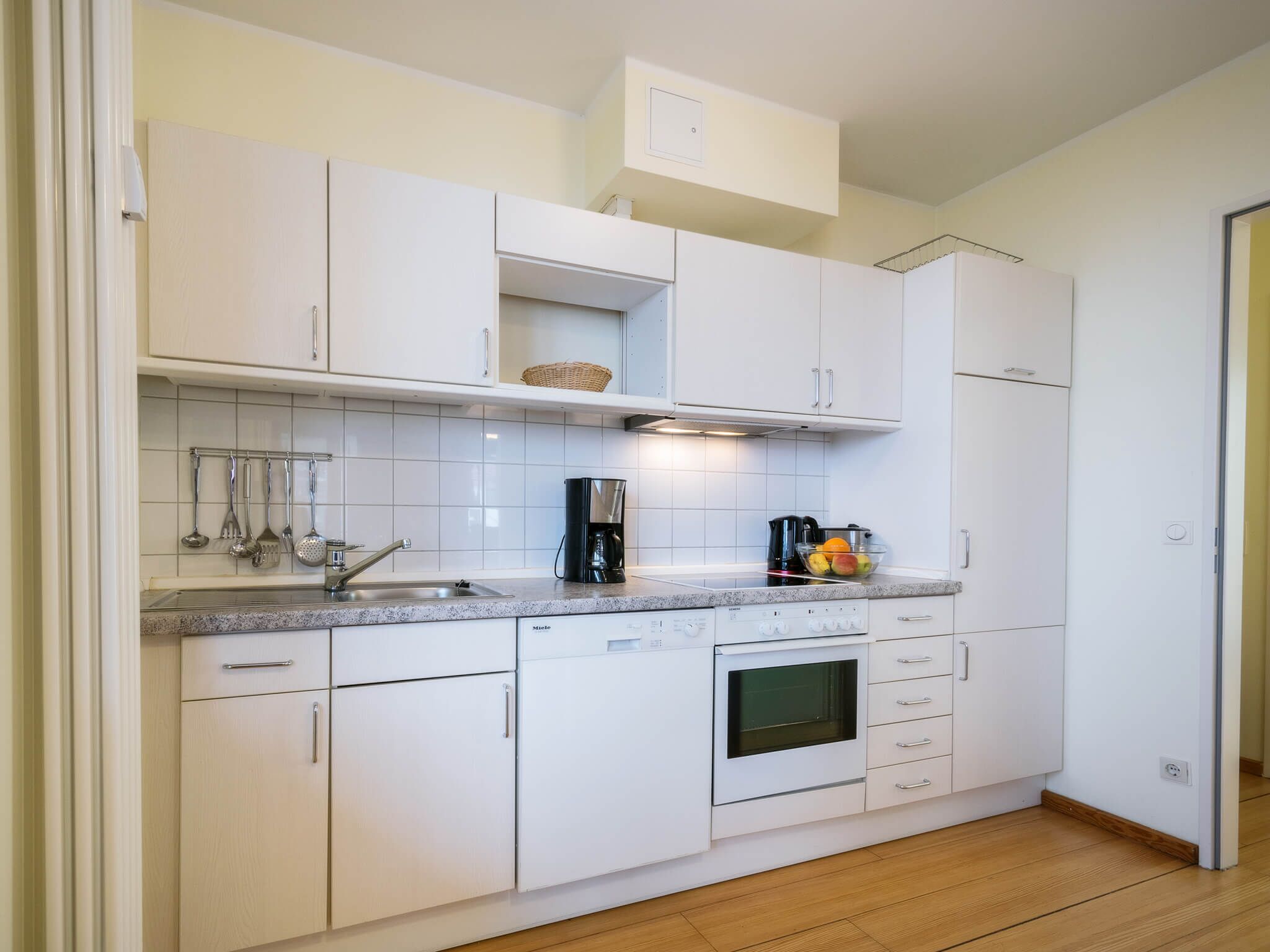 Kühlschrank, Ofen, Herdplatte, Geschirrspüler