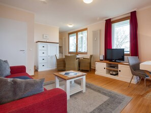 Fernseher, DVD-Player, Stereoanlage