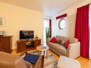 Fernseher, DVD-Player, Stereoanlage