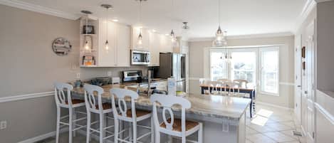 Refrigerador, microondas, horno y lavavajillas