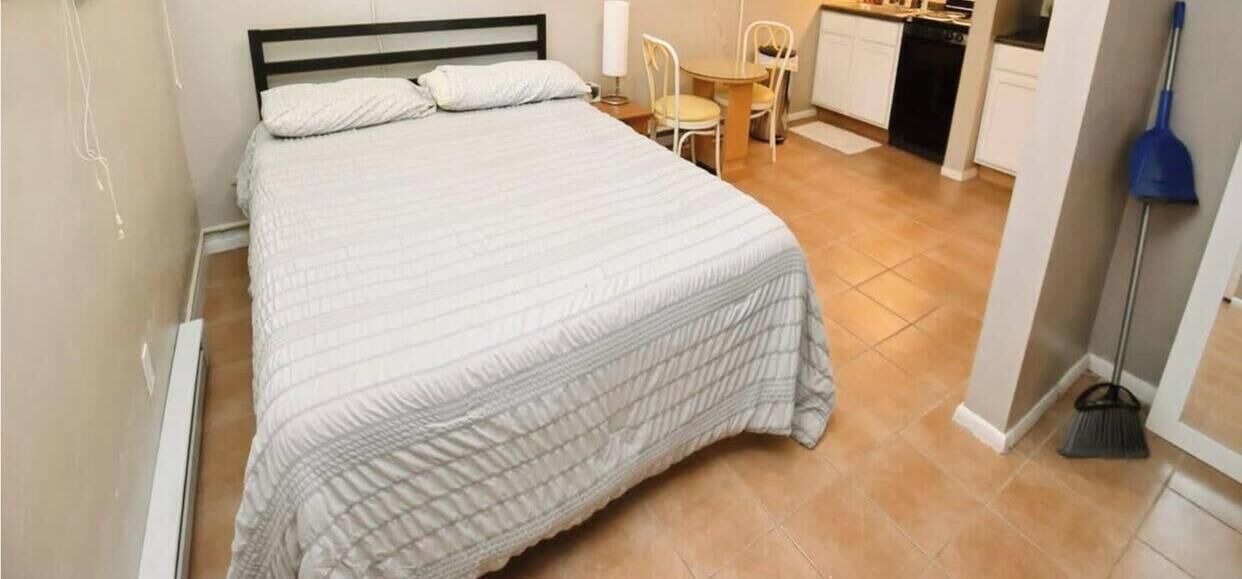 Iron/ironing board, WiFi (free), bed sheets