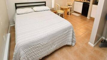 Iron/ironing board, WiFi (free), bed sheets