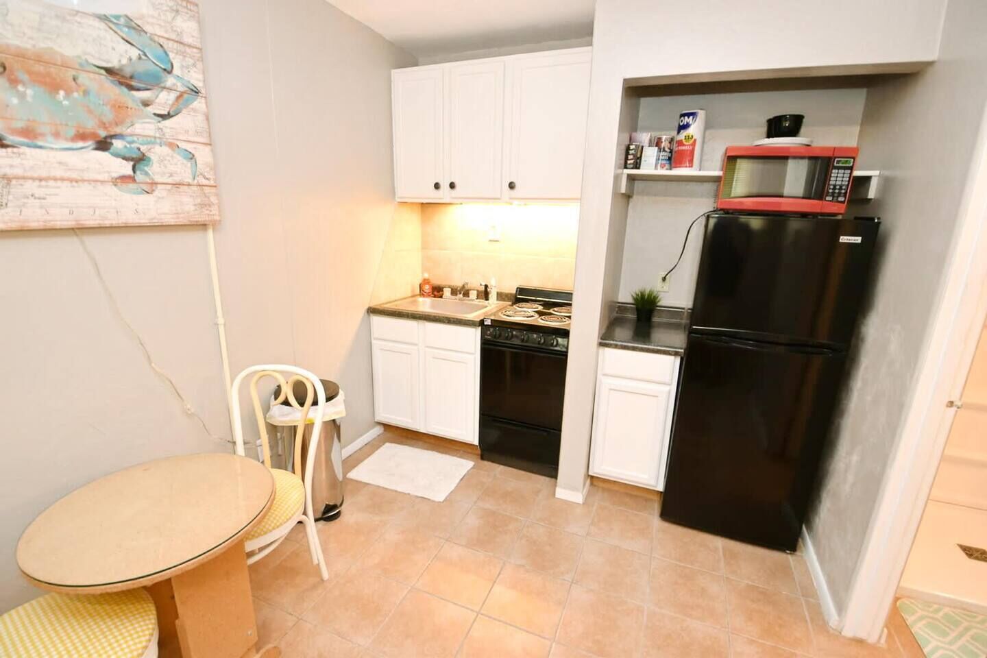 Coffee/tea maker, fridge, microwave, oven