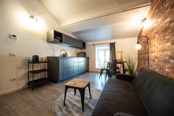 Smart TV - Self Check In Apartment Free Park Station Area (Parma)