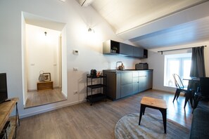 Interior - Self Check In Apartment Free Park Station Area (Parma)