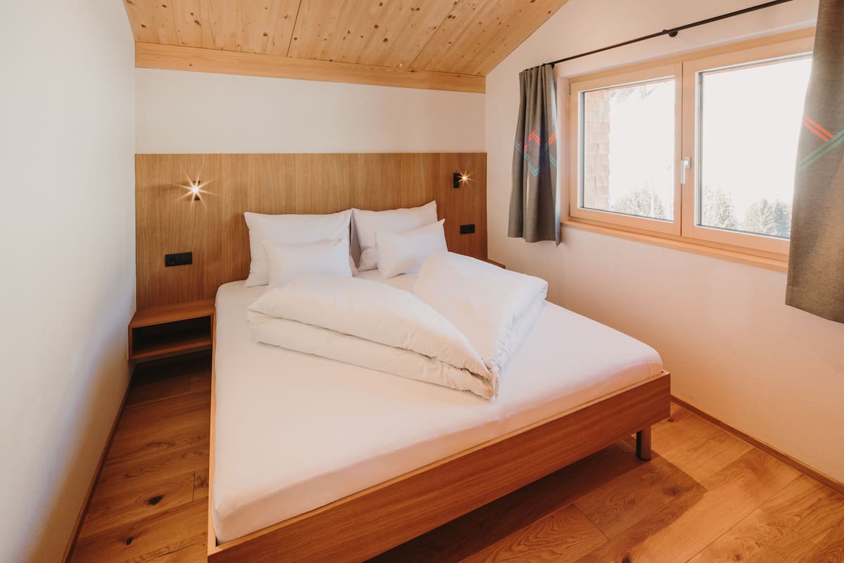 Familiensuite "Alpin 88" | 1 bedroom, hypo-allergenic bedding, in-room safe, laptop workspace