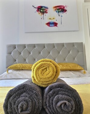 Room - Luxury Entertainment Getaway - Football & City (Liverpool)
