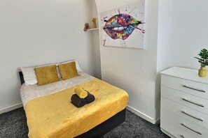 2 ห้องนอน, เตารีด/โต๊ะรีดผ้า, Wi-Fi ฟรี, ผ้าปูที่นอน