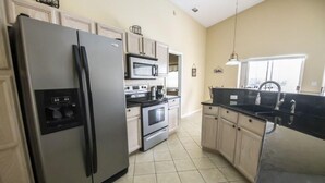 Private kitchen - Heather's Southern Dunes Vacation Home (Haines City)