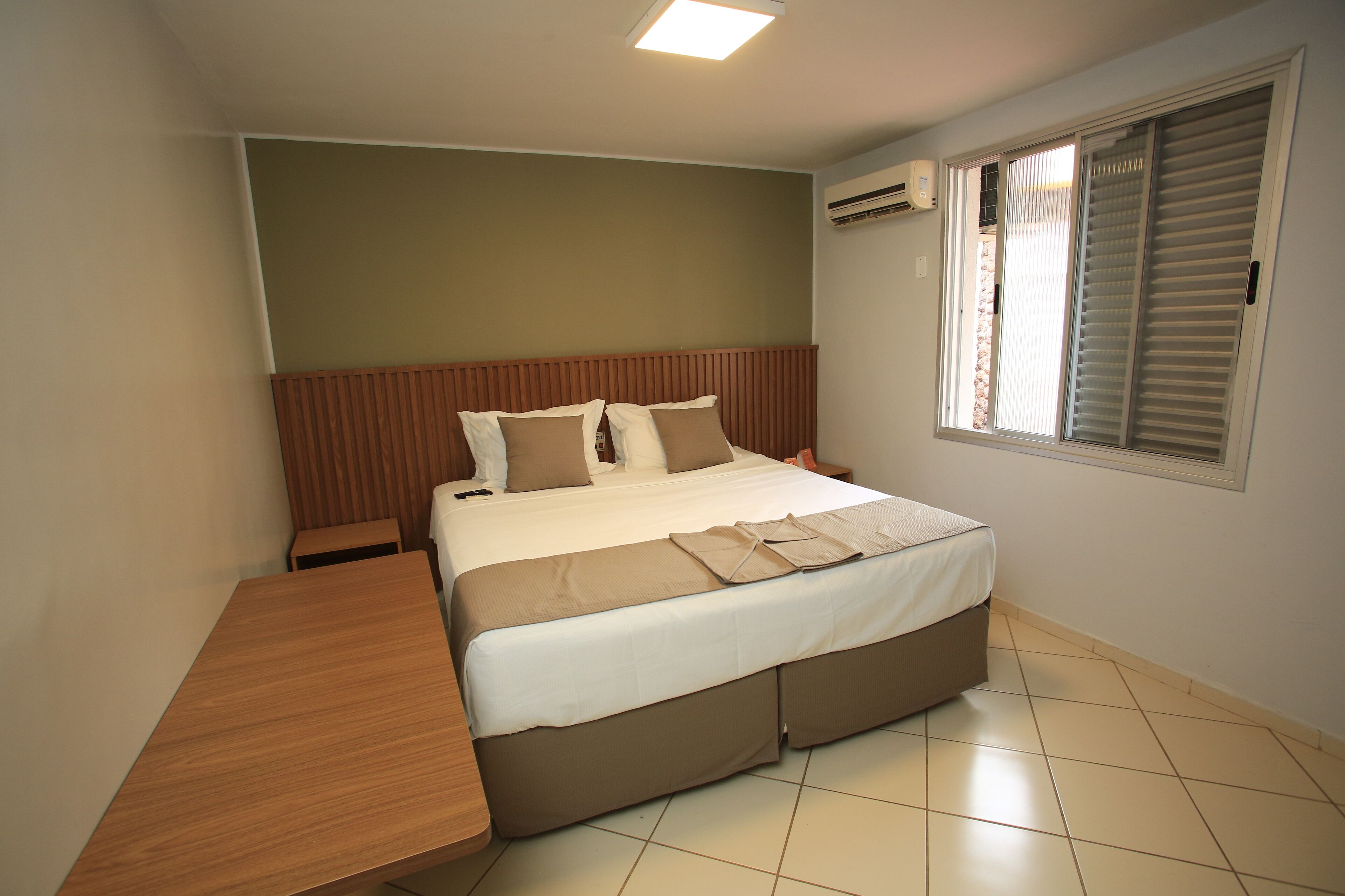 Deluxe-huone | Minibaari, pimennysverhot, ilmainen Wi-Fi, vuodevaatteet