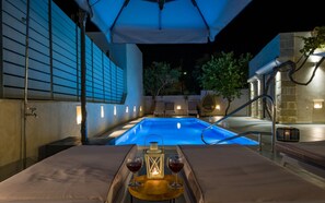 Front of property - evening/night - Casa di Grimpili (Platanias)
