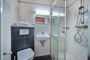 Bathtub, hair dryer, bidet, towels