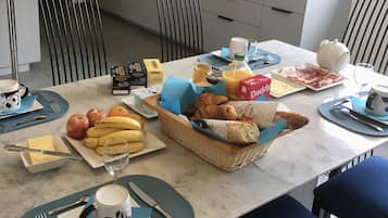 Free daily continental breakfast