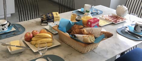Desayuno continental gratuito y diario