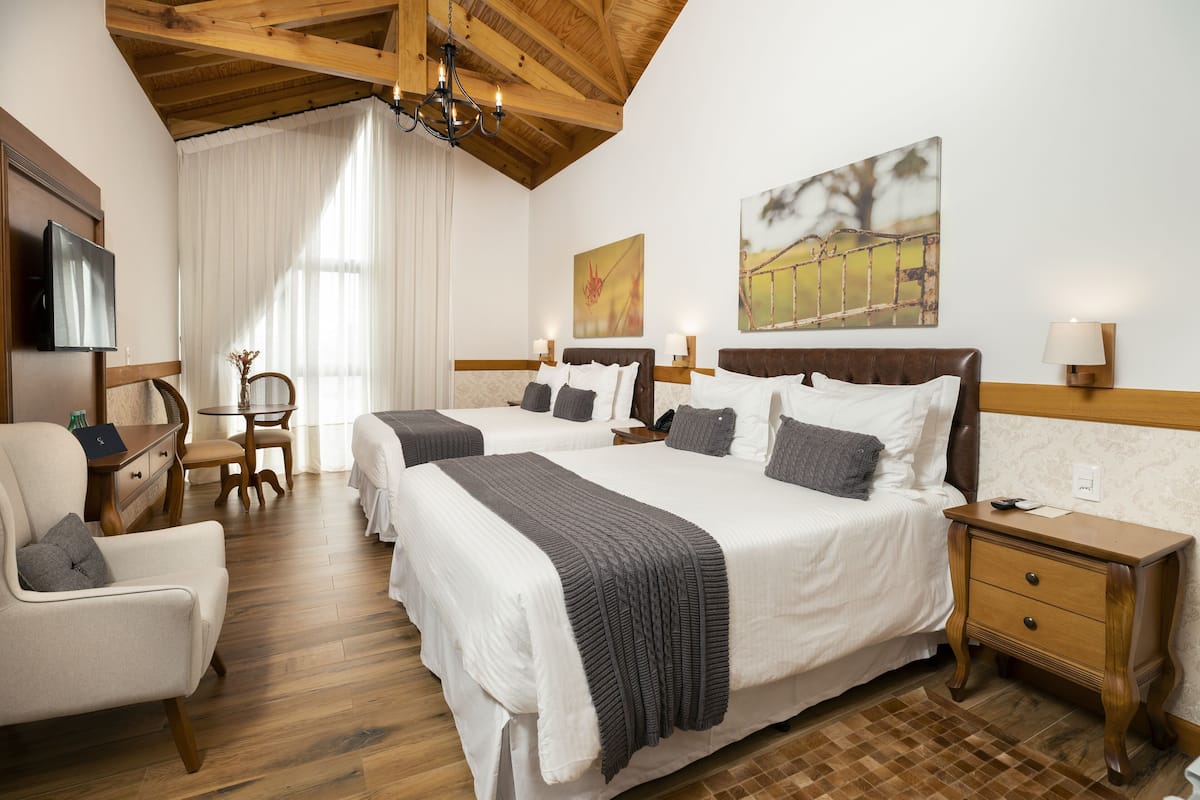 Phòng Deluxe, quang cảnh hồ | 1 phòng ngủ, bộ đồ giường cao cấp, minibar, két bảo mật tại phòng